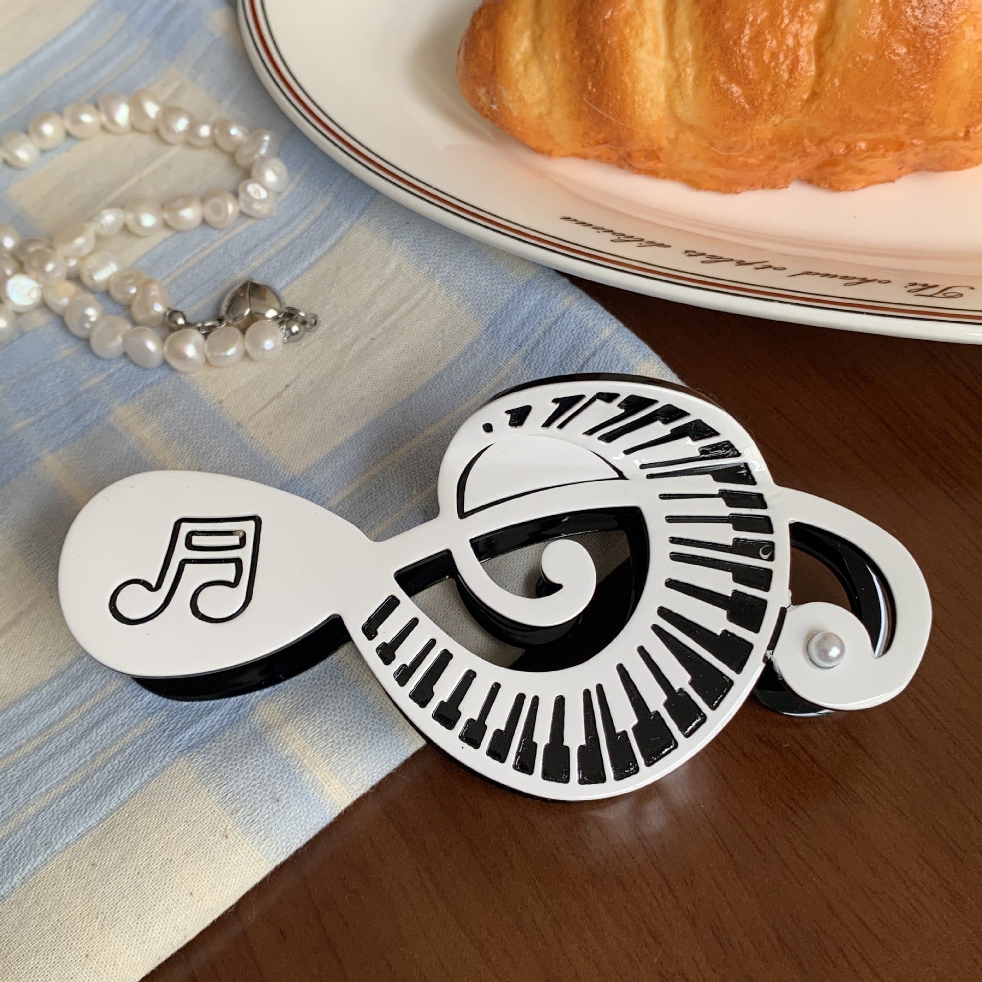 Romantic Music Claw Clips